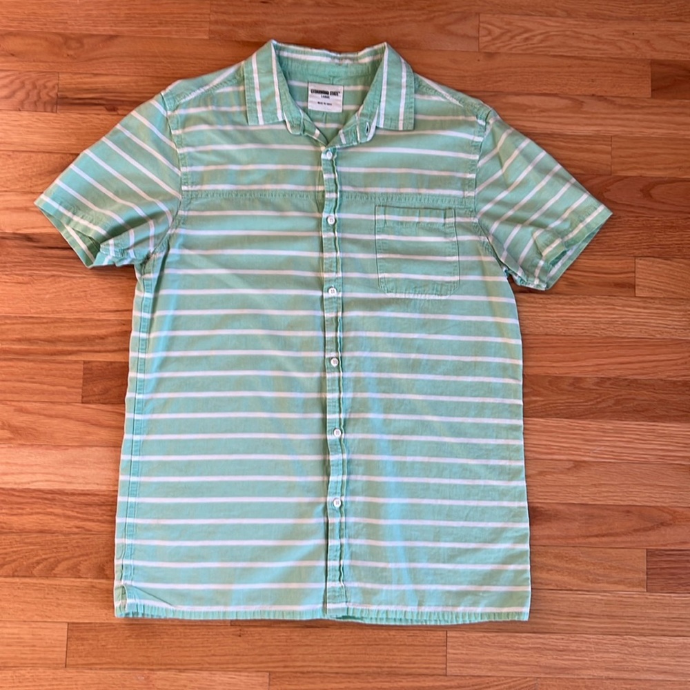 Men’s short sleeve button up